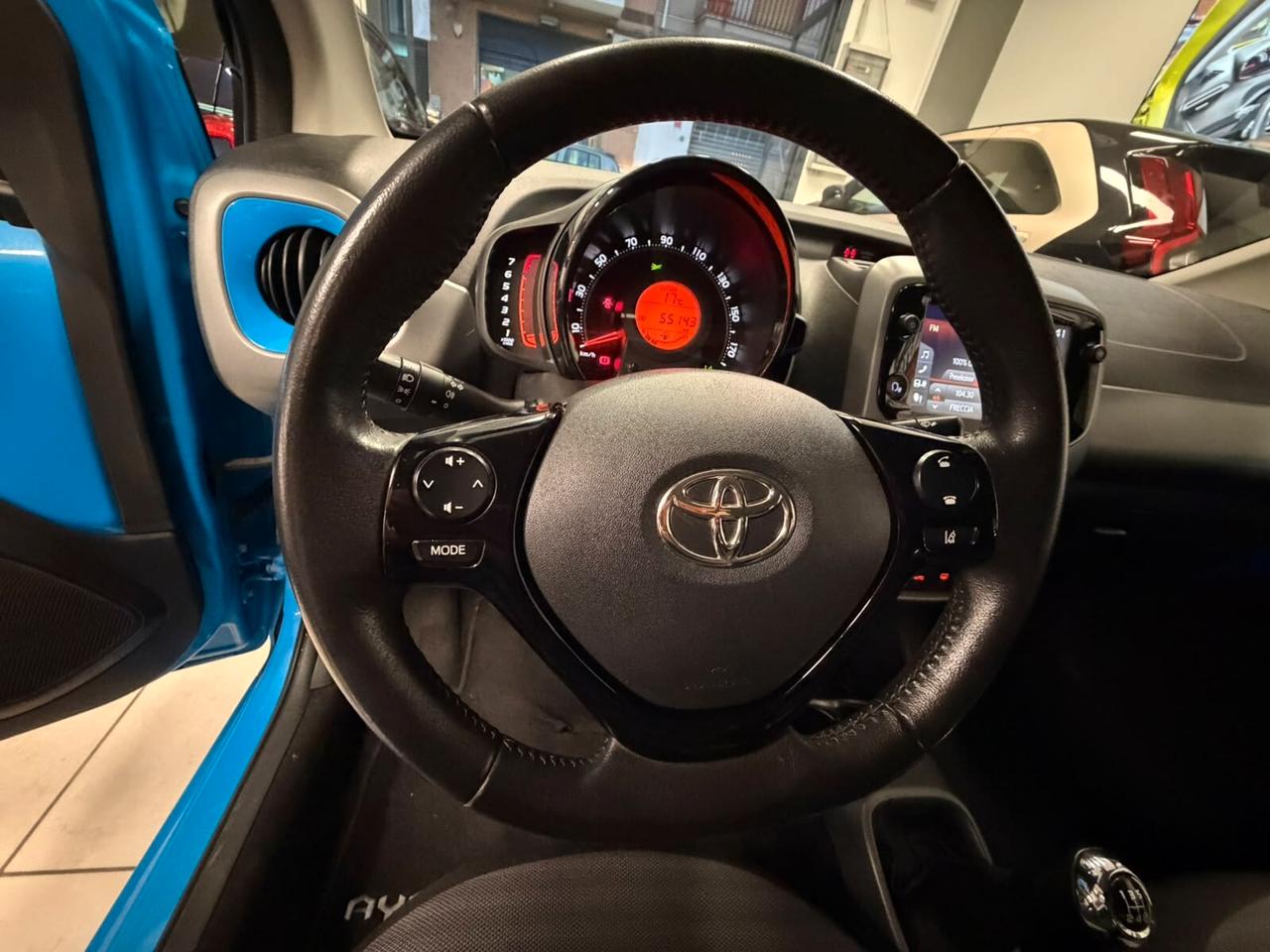 Toyota Aygo Connect 1.0 VVT-i 72 CV 5 porte x-play A RATE DA € 110 AL MESE