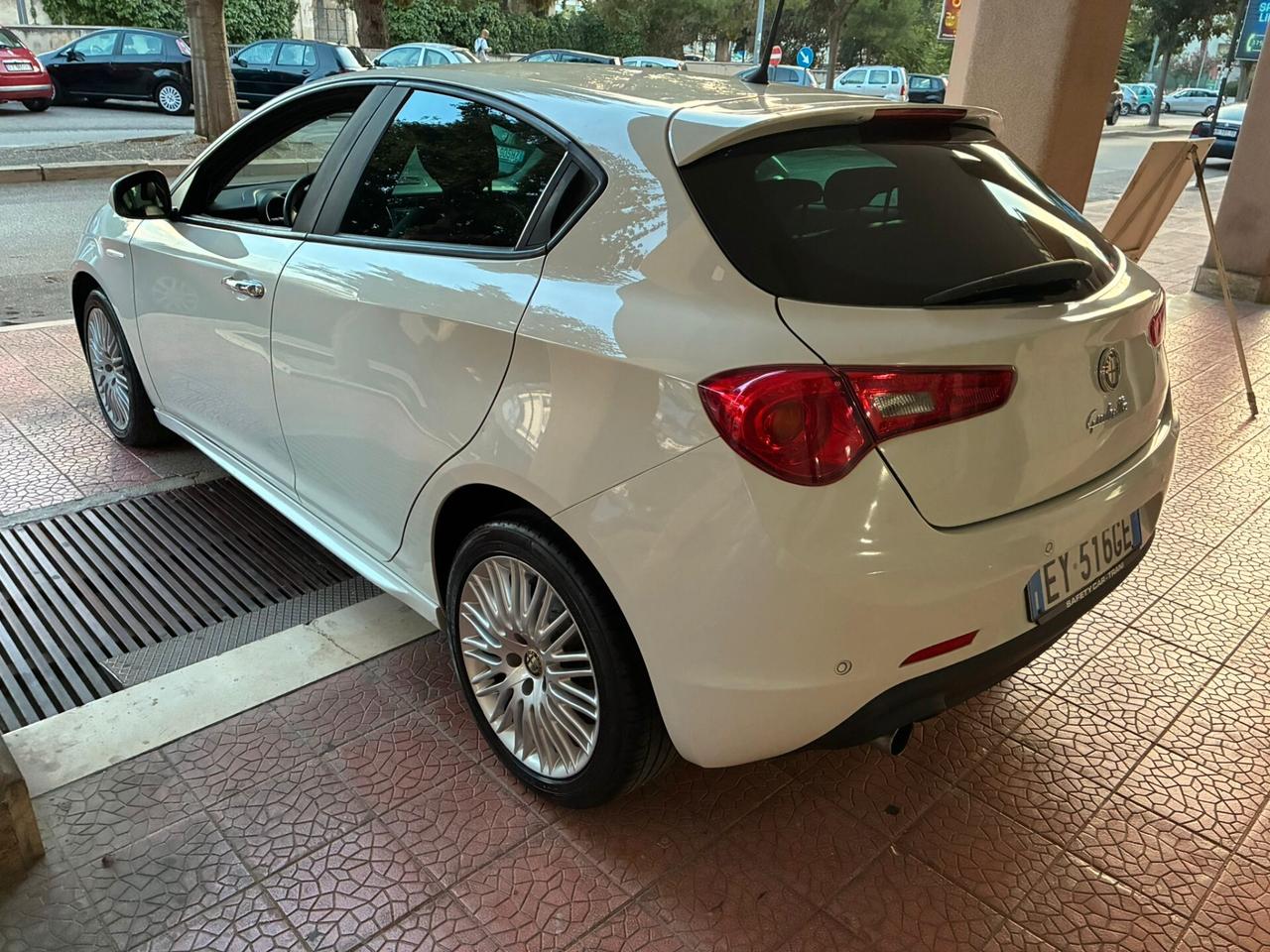 Alfa Romeo Giulietta 1.6 mjet 105CV Full-2014