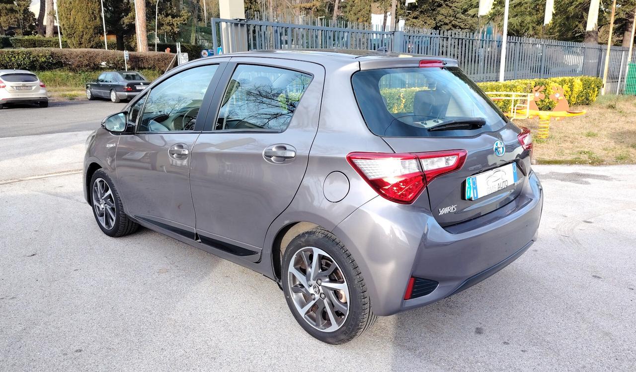 Toyota Yaris 1.5 Hybrid 5 porte Business