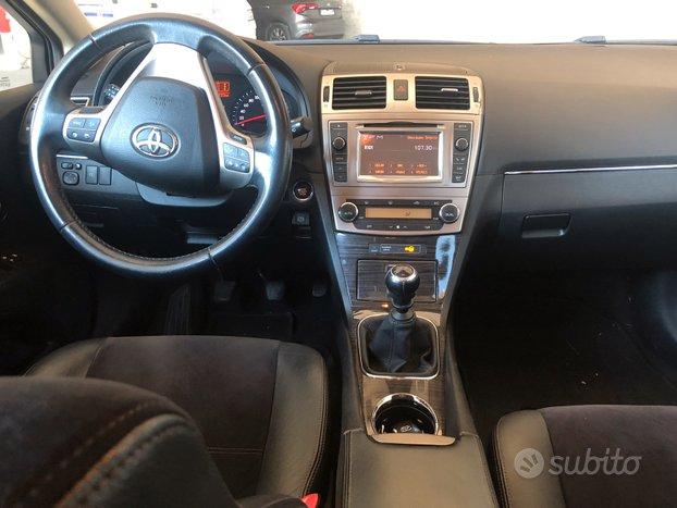 Toyuta avensis Diesel anno ottobre 2012 euro 5B km
