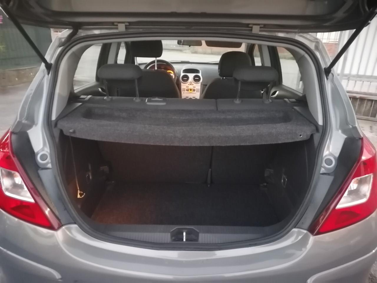 OPEL CORSA 1.2 5 Porte Club 63KW 2011