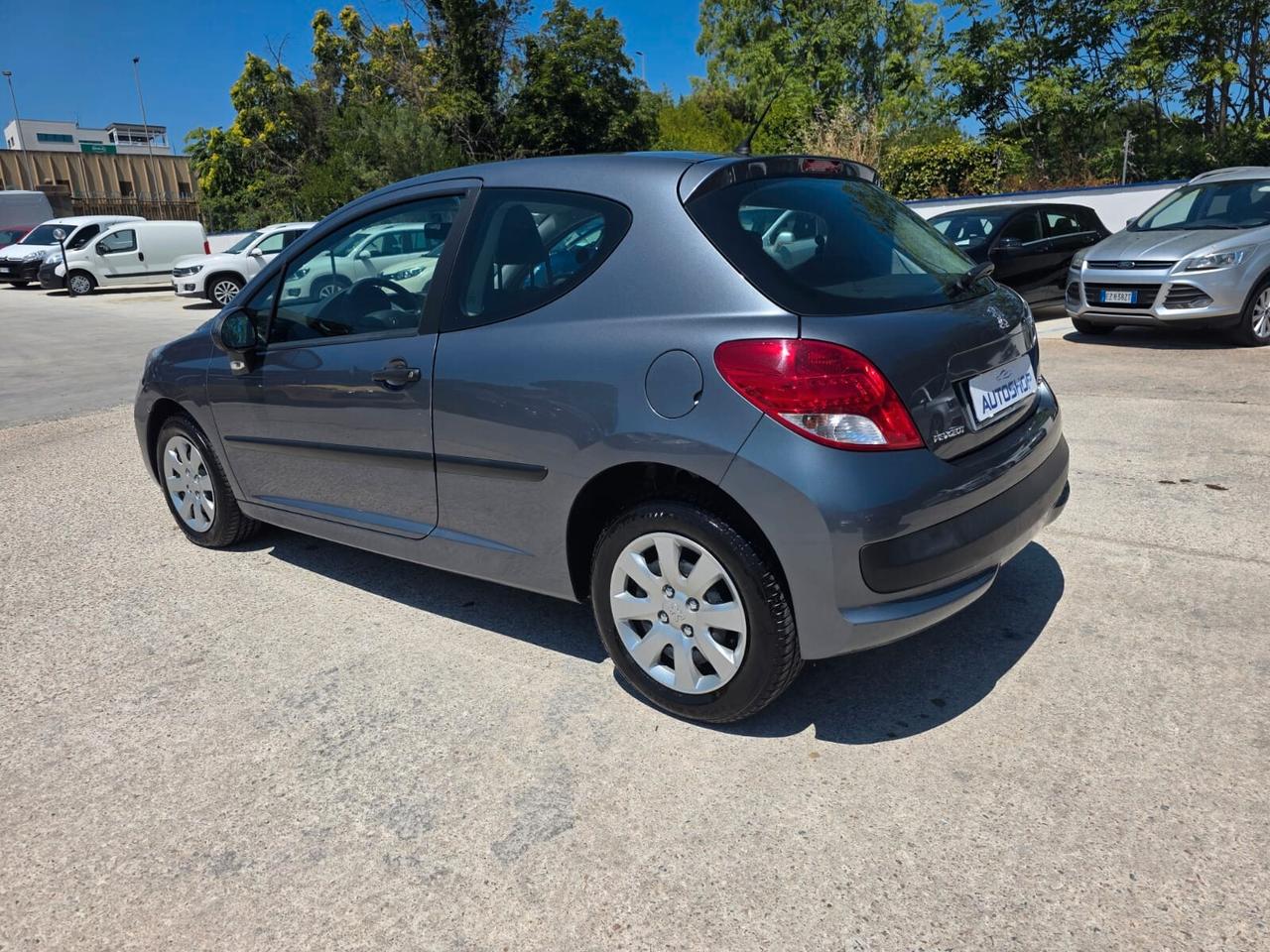 Peugeot 207 1.4 8V 75CV 3p. ONE Line