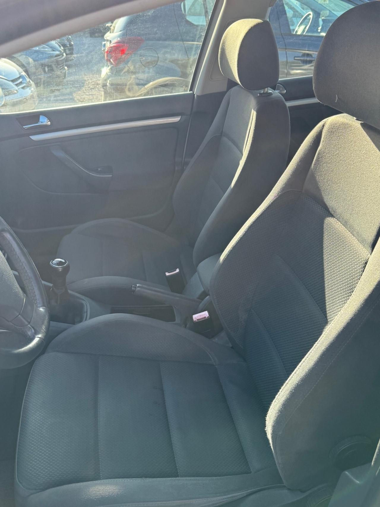 Volkswagen Golf 1.6 16V FSI 5p. Sportline