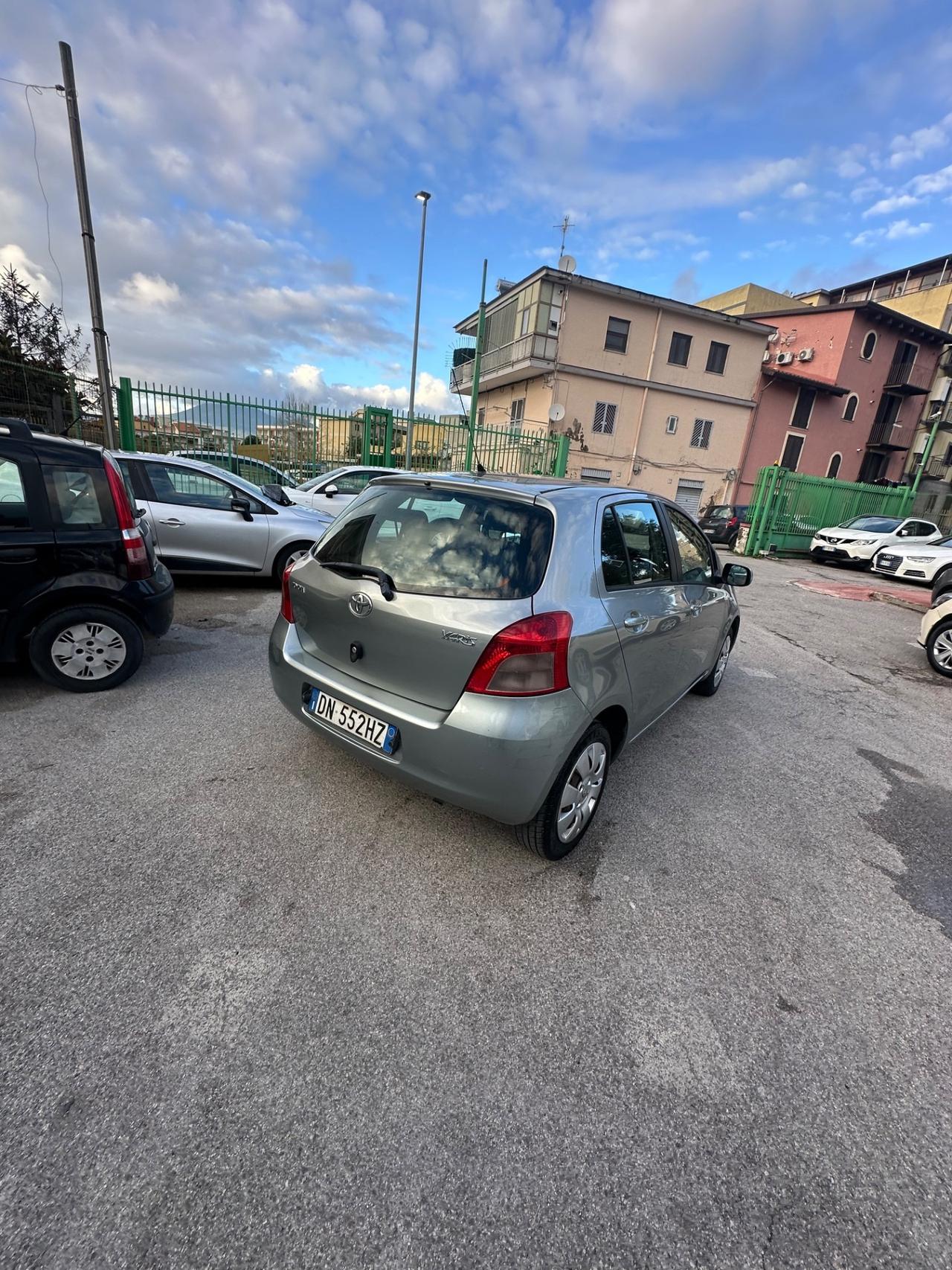 Toyota Yaris 1.0 5 porte
