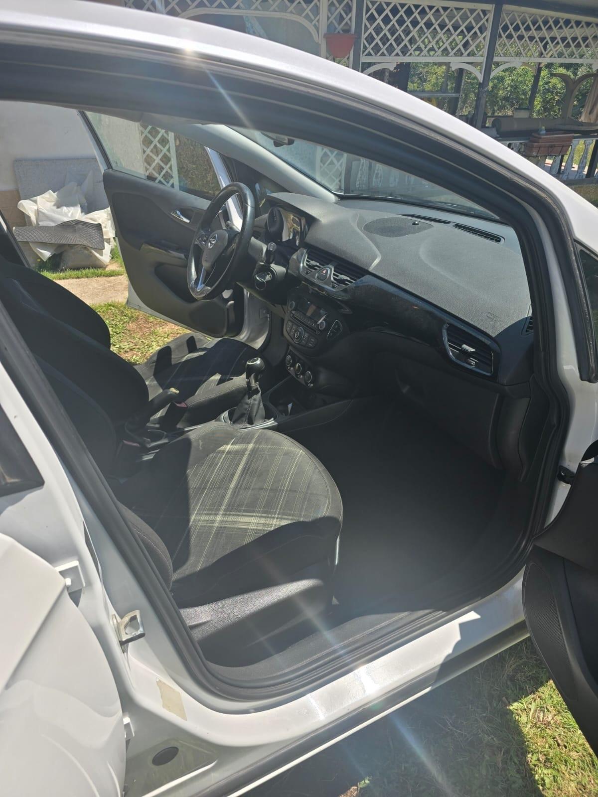 Opel Corsa 1.2 5 porte b-Color