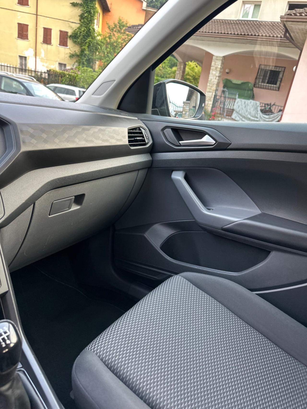 Volkswagen T-CROSS 1.6 TDI STYLE EURO6B LANEASS FRONTASS