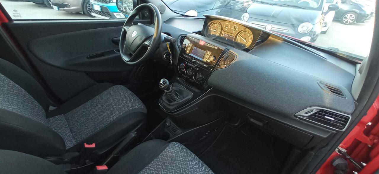 Lancia Ypsilon 1.0 Hybrid