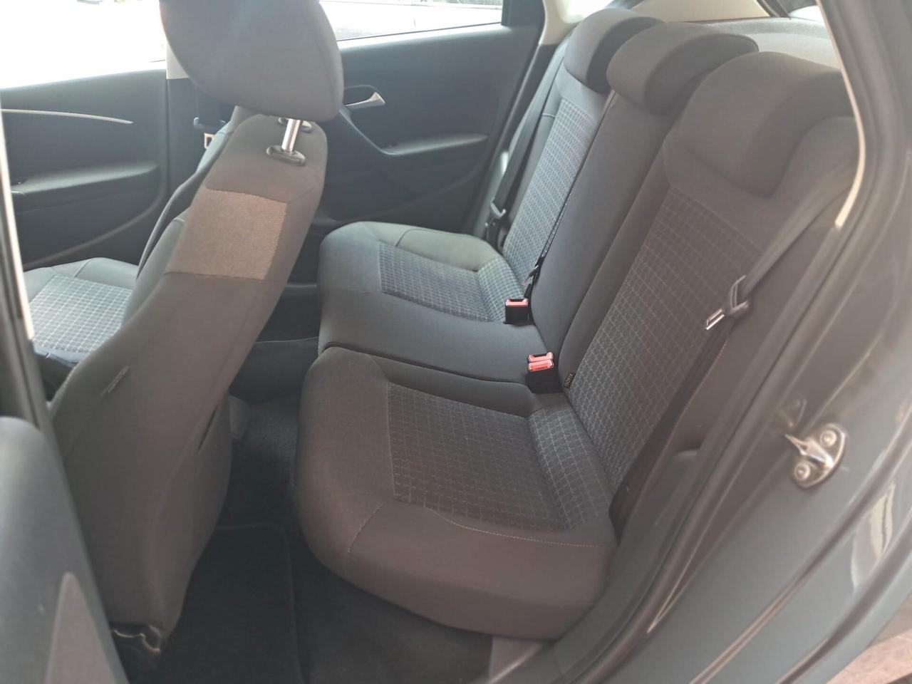 VOLKSWAGEN POLO 1.4 TDI 75CV-NEOPATENTATI-Euro7199