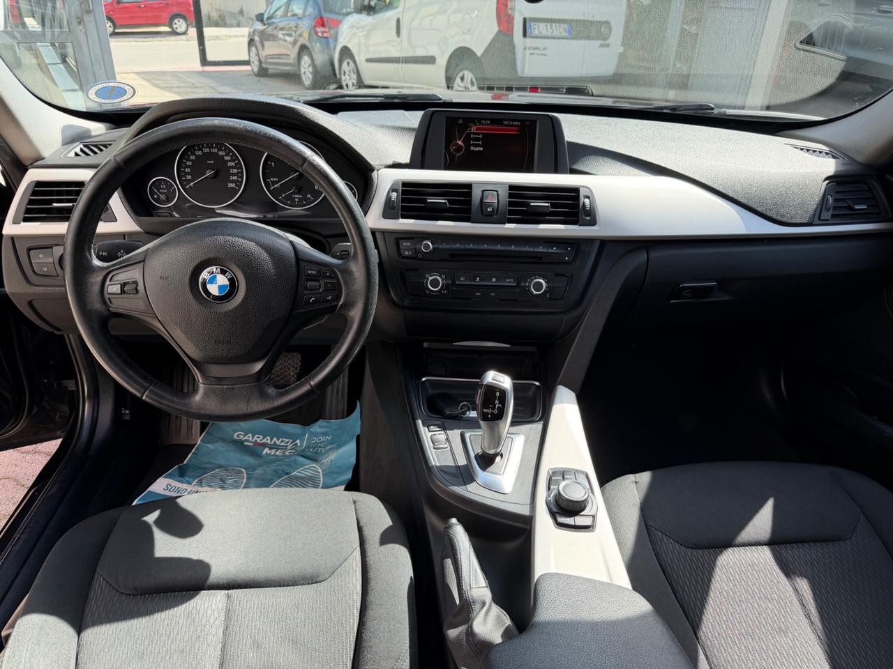 Bmw 318d 143 CV Business Automatico 2015