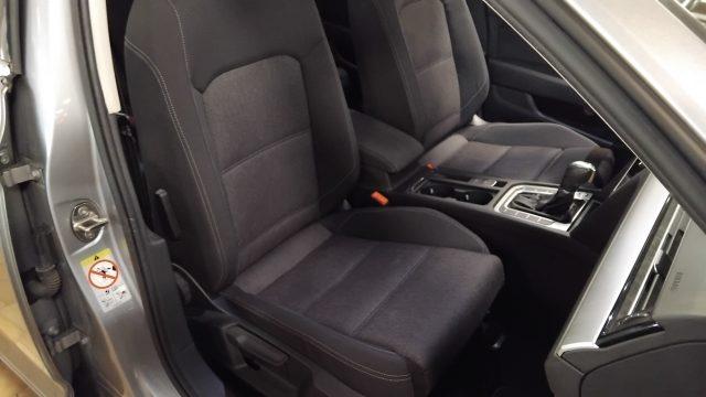 VOLKSWAGEN Passat Variant 1.6 TDI SCR DSG Business NAVI