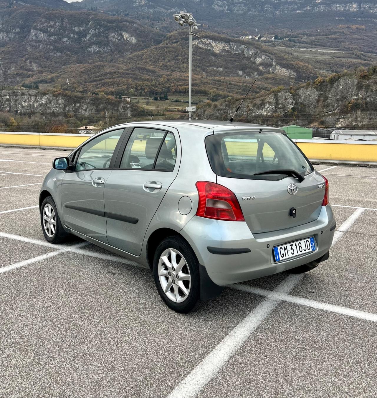 Toyota Yaris 1.0 5 porte Edizione SOL Neopatentati