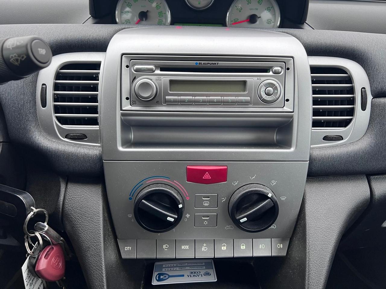 Lancia Ypsilon 1.3 MJT 75 CV Platinum