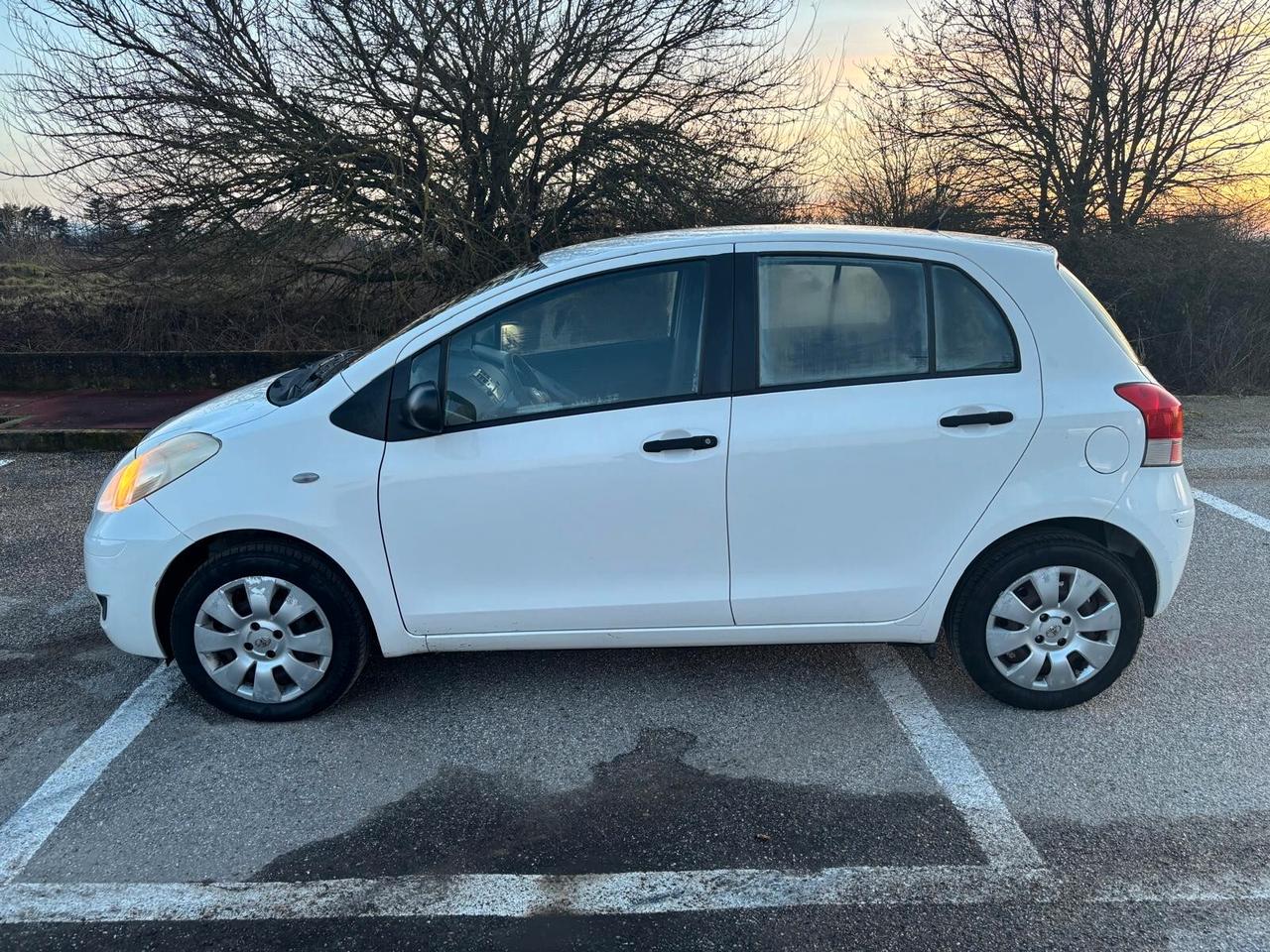 Toyota Yaris 1.0 5 porte Sol UNICO PROPRIETARIO TAGLIANDATA TOYOTA UNICO PROPRIETARIO