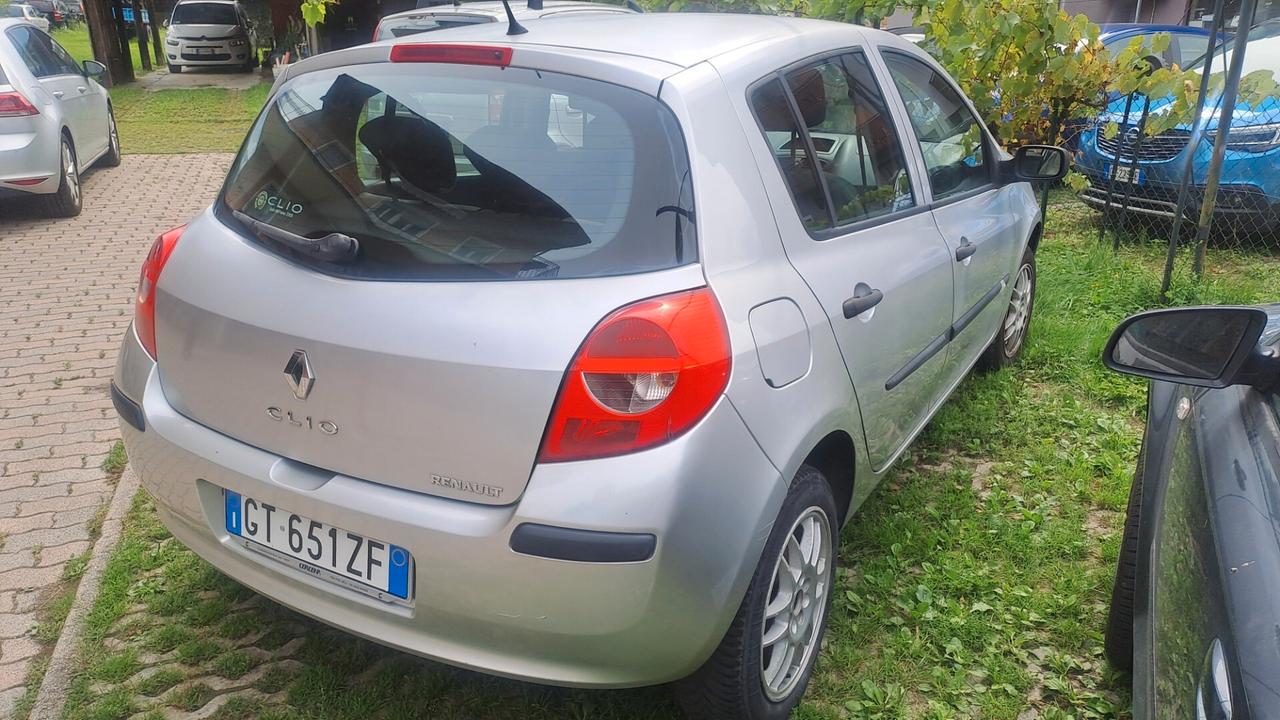 Renault Clio Storia 1.2 16V 5 porte Dynamique