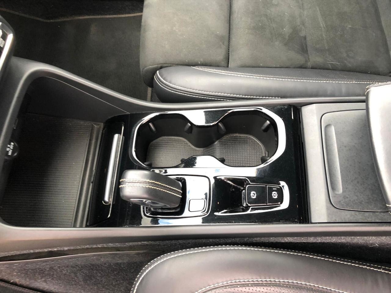 Volvo XC40 D3 Geartronic R-design UNICO PROPRIETARIO IVA DEDUCIBILE GARANZIA CONFORMGEST COMPLETA 12 MESI RINNOVABILE FINO A 60 MESI
