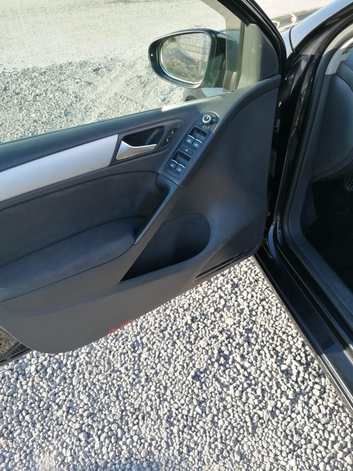 Volkswagen Golf 1.6 TDI DPF 3p. Highline