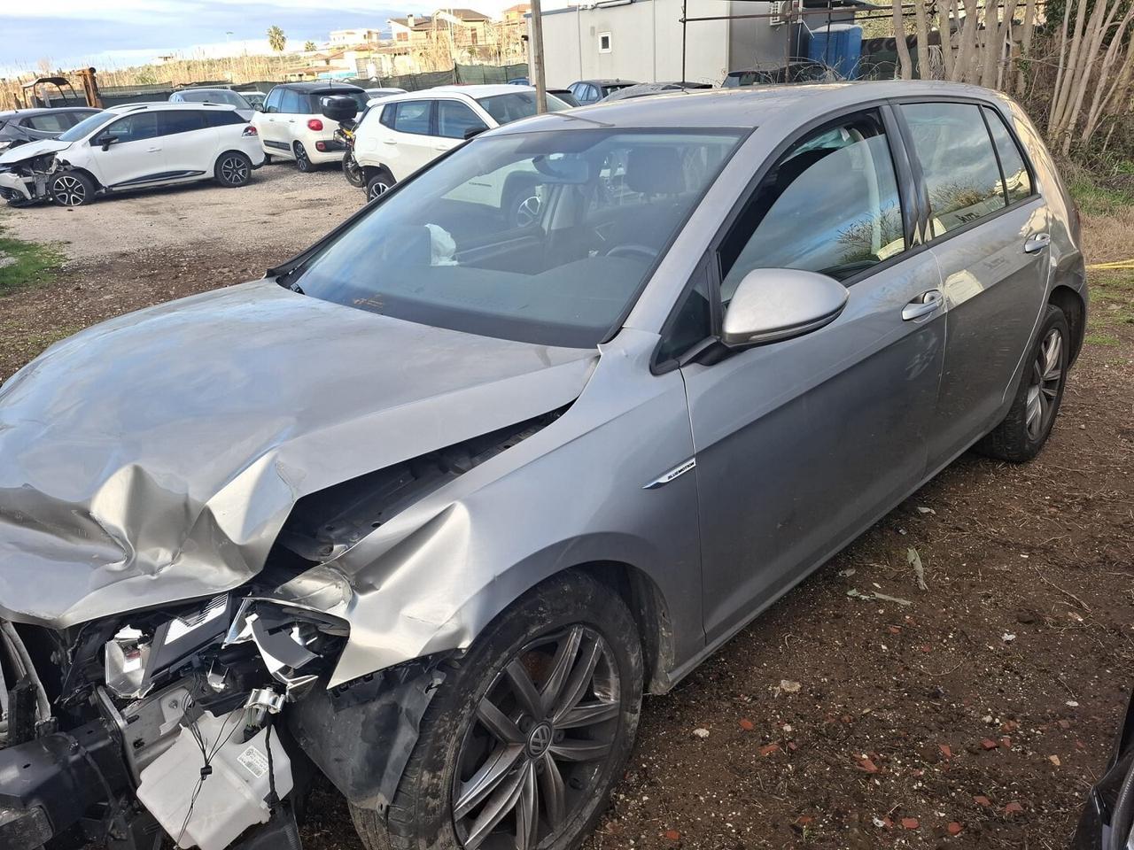 VW GOLF 7 2020 EXECUTIVE SINISTRATO