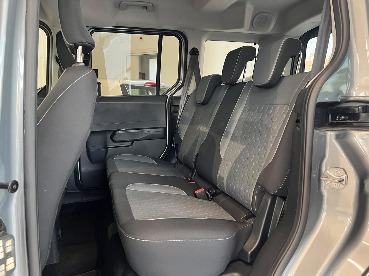 Ford Tourneo Courier 1.0 EcoBoost Titanium