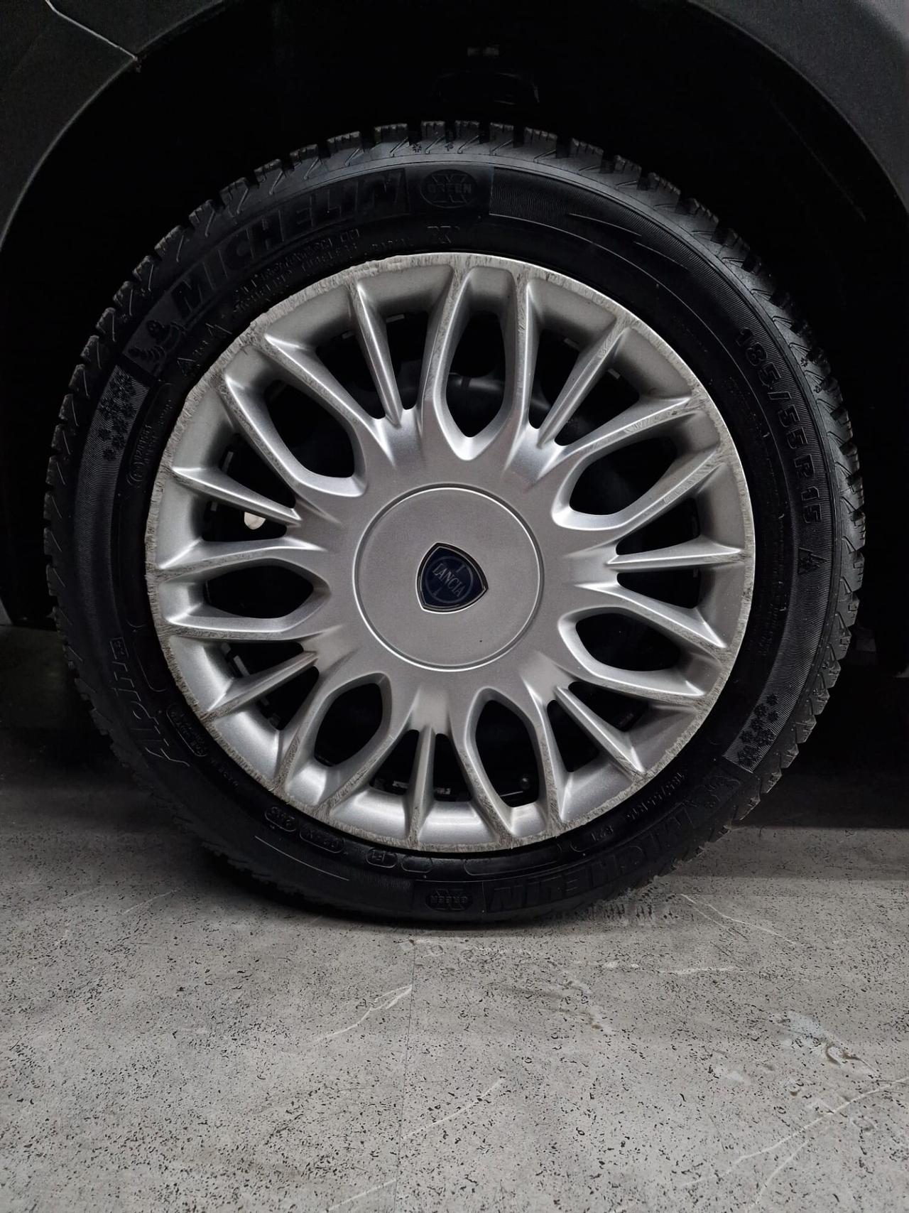 Lancia Ypsilon 1.2 69 CV 5 porte Platinum Gpl