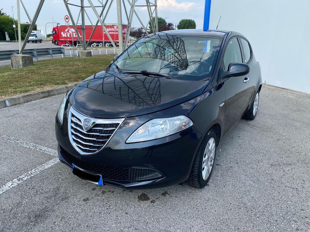 Lancia Ypsilon 1.2 69 CV 5 porte GPL Ecochic Silver