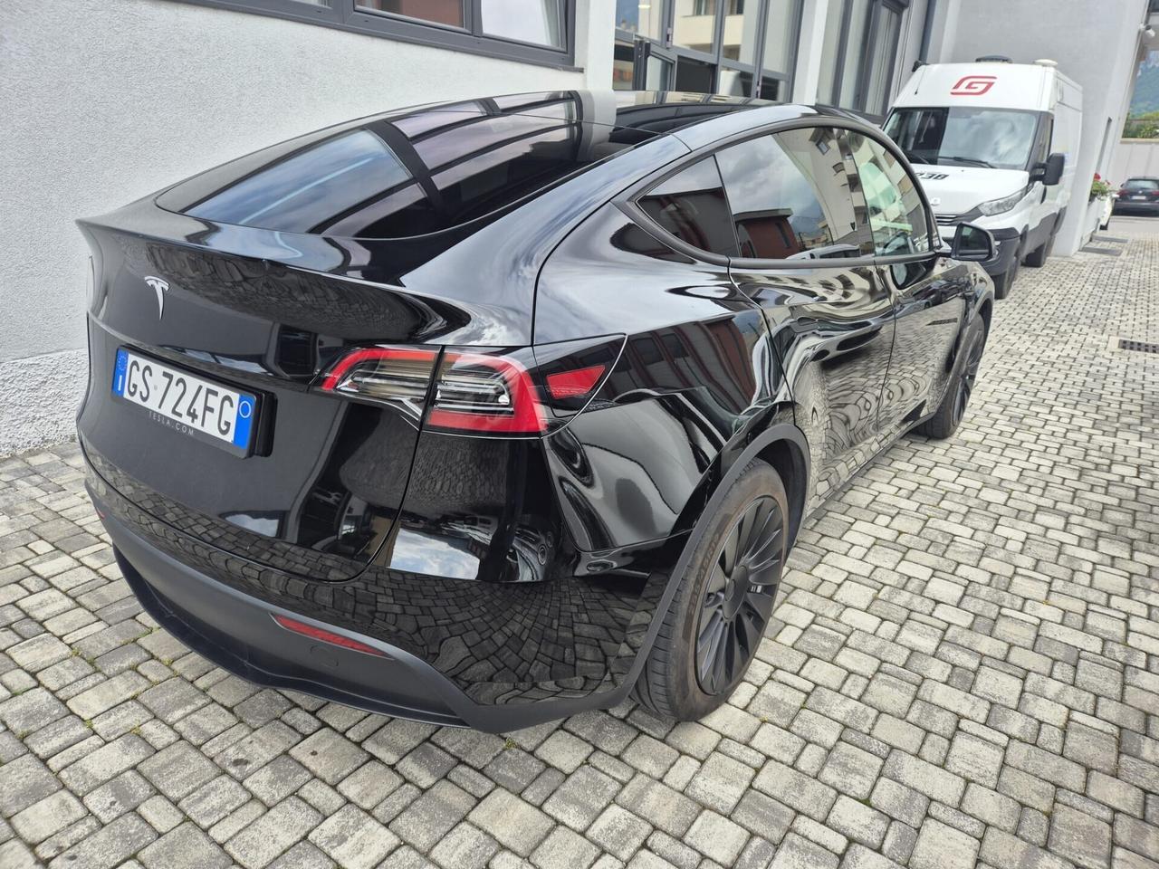 Tesla Model Y RWD