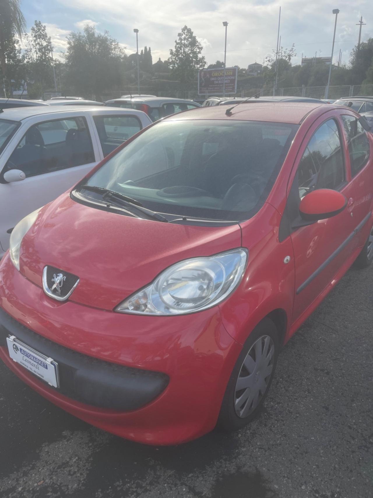 Peugeot 107 e Toyota Aygo vari colori