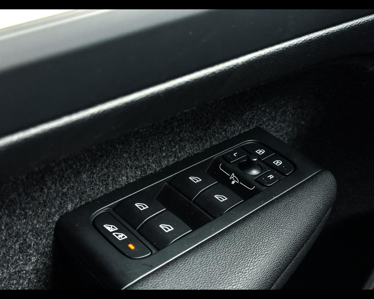 VOLVO XC40 (2017-->) - XC40 B3 automatico Core