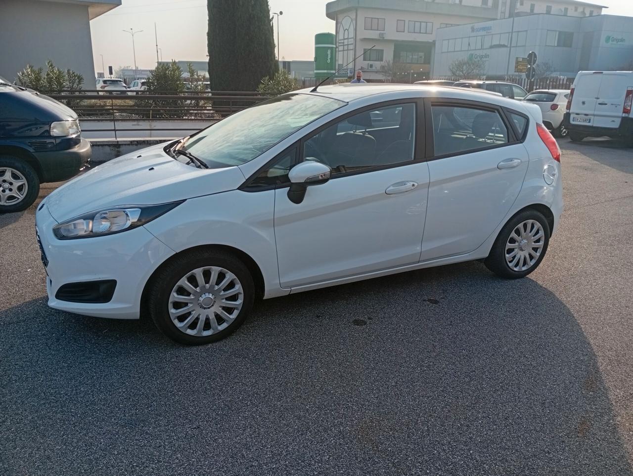 Ford Fiesta 1.5 TDCi 75CV 5 porte NEOPATENTATI OK