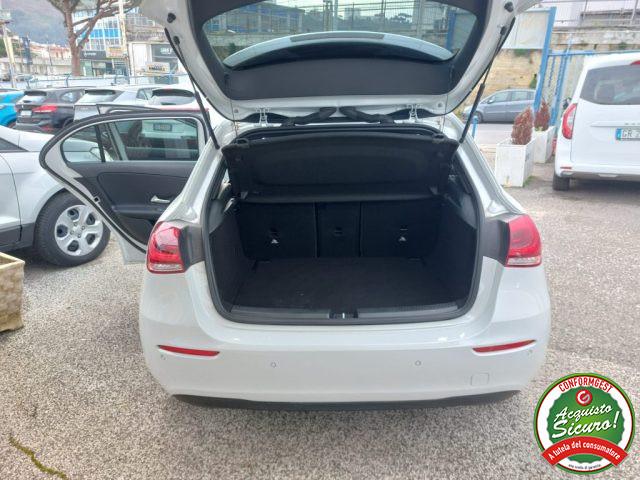MERCEDES-BENZ A 180 d Automatic Premium