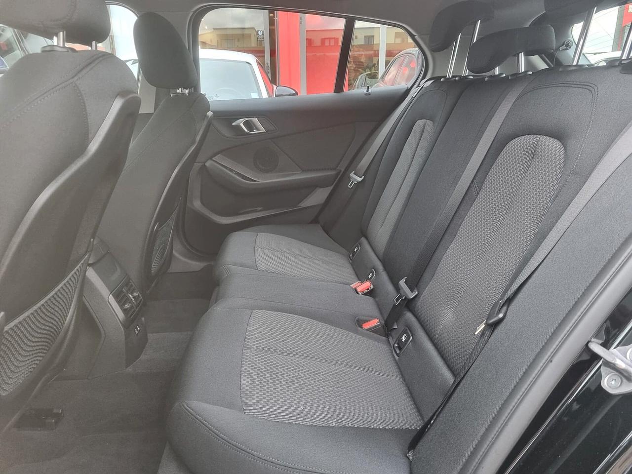 Bmw 118i Advantage 136cv