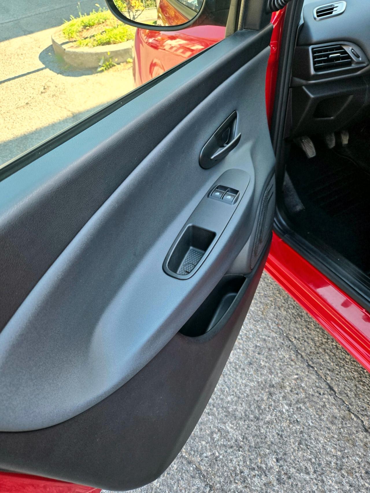 Lancia Ypsilon 1.2 69 CV 5 porte Unyca