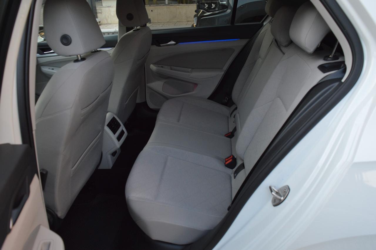 Volkswagen Golf 8 2.0 TDI 116 CV SCR Life