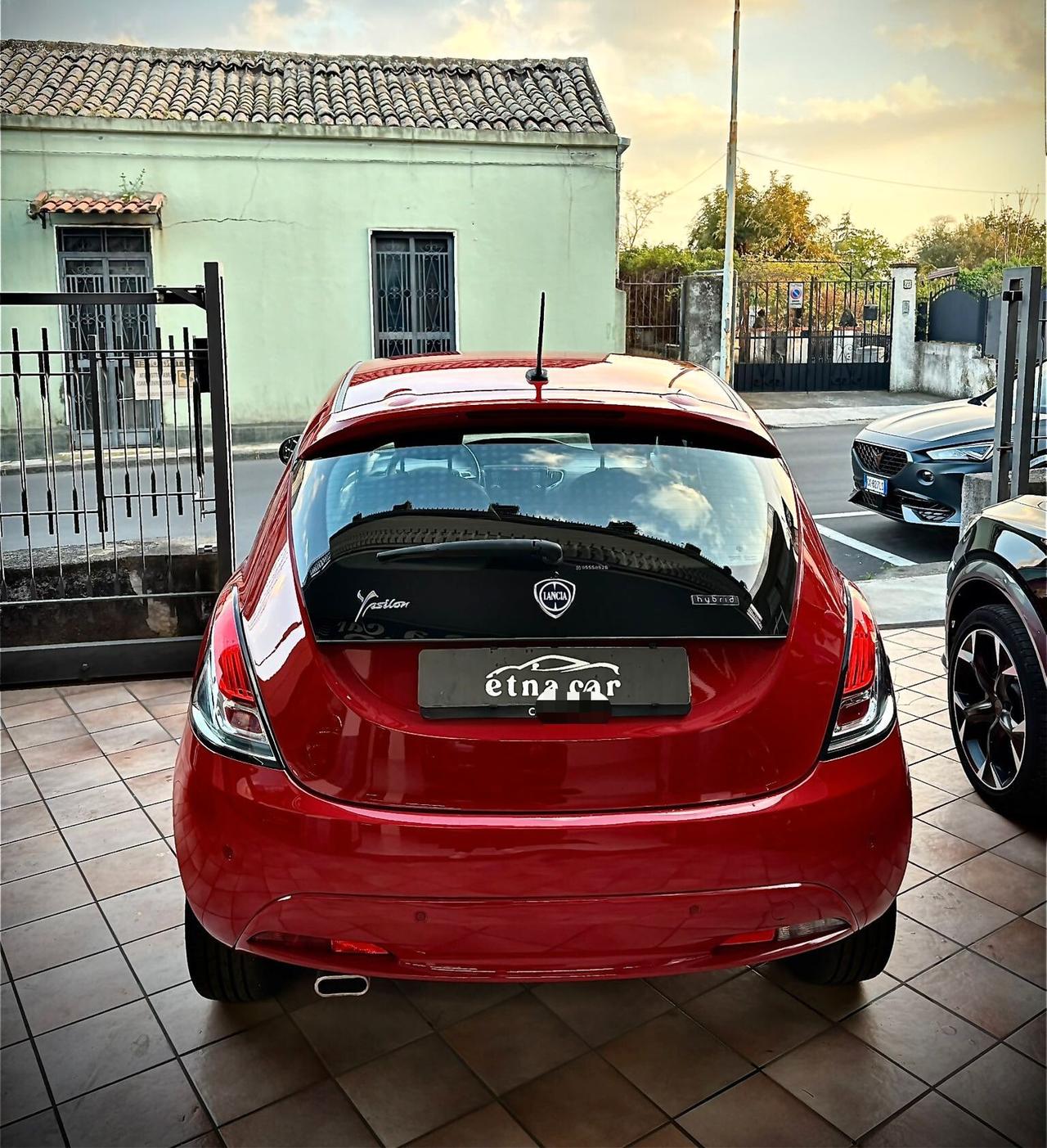 Lancia Ypsilon 1.0 FireFly 5 porte S&S Hybrid Ecochic Silver