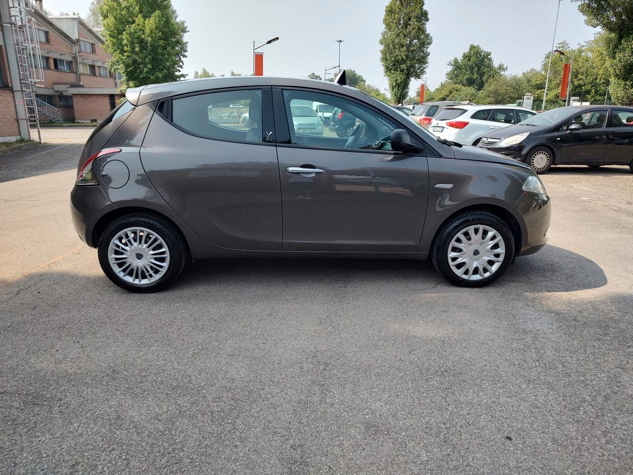 Lancia Ypsilon 1.2 69 CV 5 porte Silver, OK NEOPATENTATI, GARANZIA. L 12 MESI