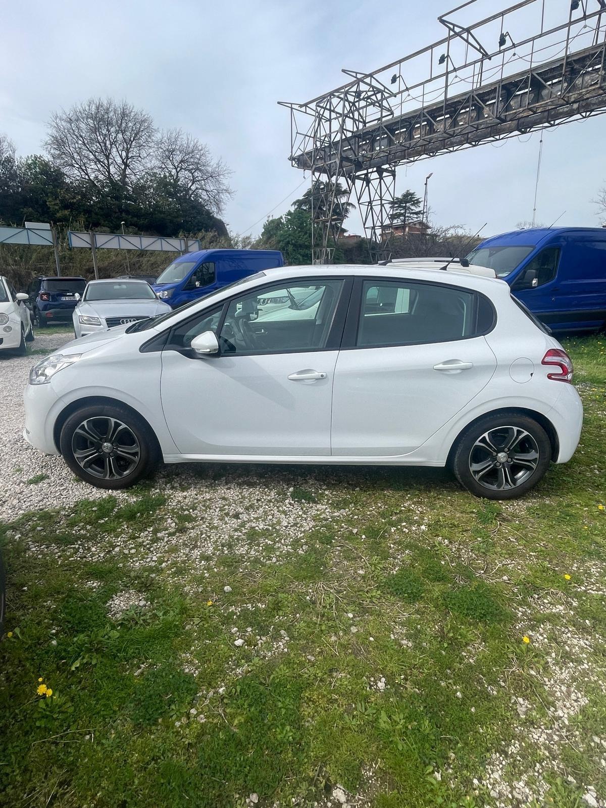 Peugeot 208 PureTech 82 5 porte Allure CERCHI CLIMA CRUISE MULTIFUNZIONE BLUETOOTH NAVIGATORE