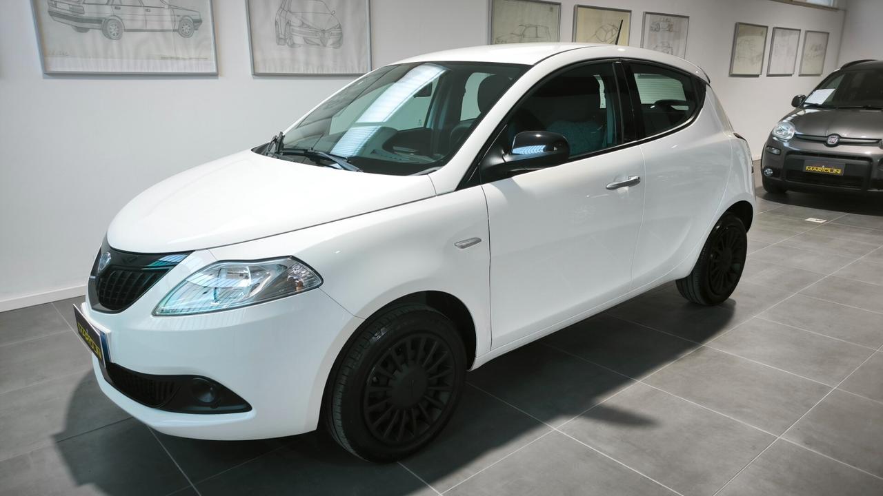 Lancia Ypsilon 1.0 FireFly 5 porte S&S Hybrid Silver Plus