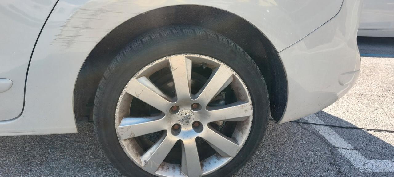 Peugeot 5008 2.0 HDi 150CV Business