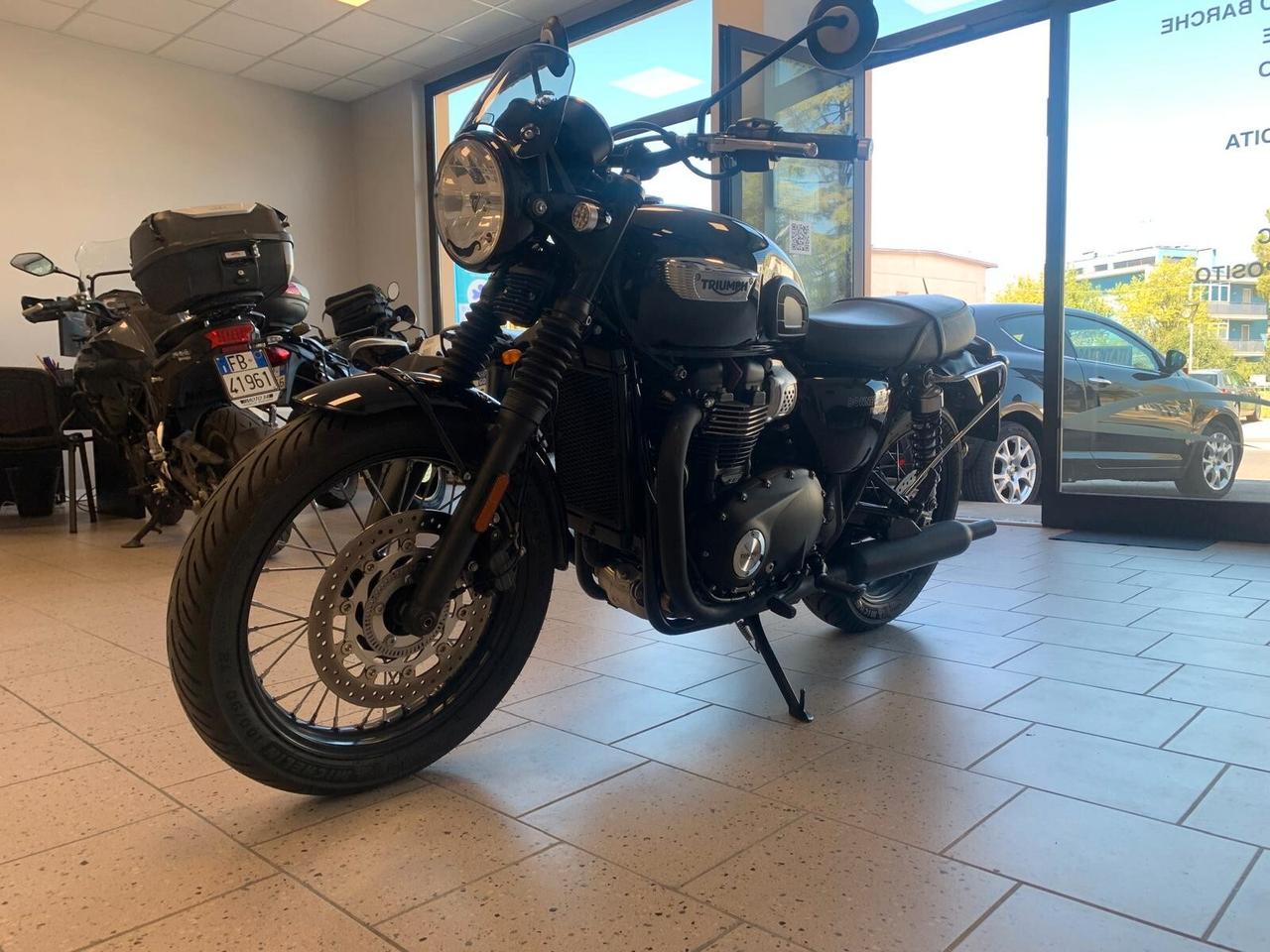 Triumph Bonneville T100 Black