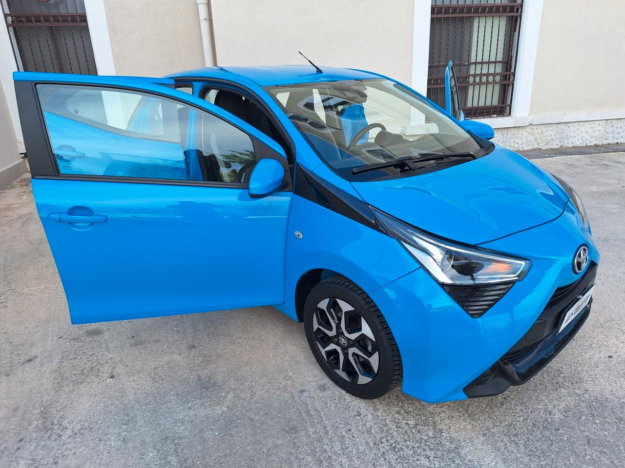 Toyota Aygo 1.0 5 porte x-cool 35000 km 2019