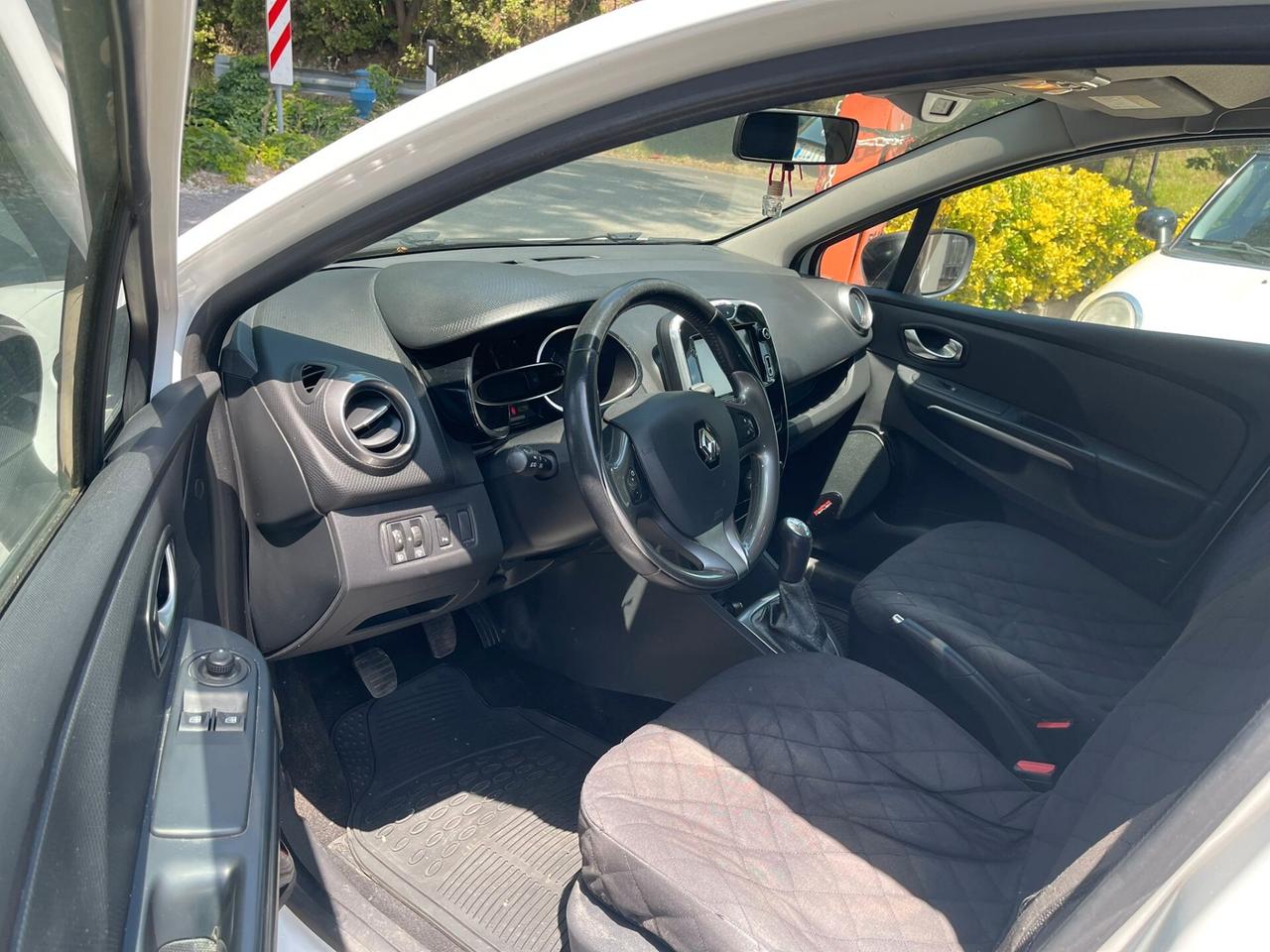 Clio 1.2 75CV 5 porte Costume National