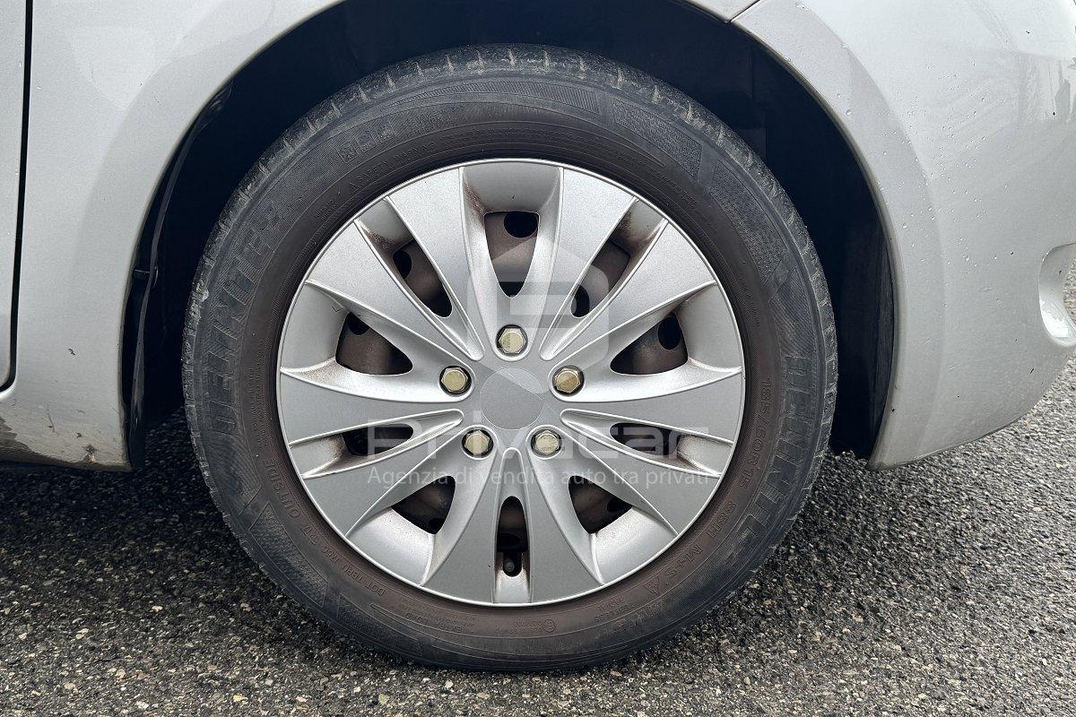 TOYOTA Yaris 1.3 5 porte Luna