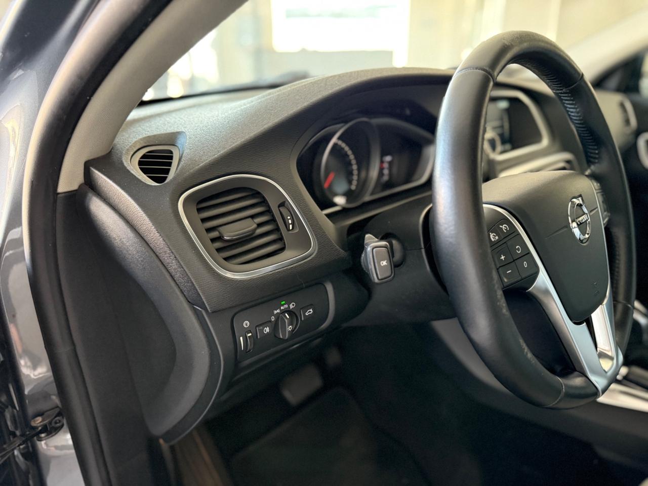 Volvo V40 D2 Geartronic R-design Kinetic