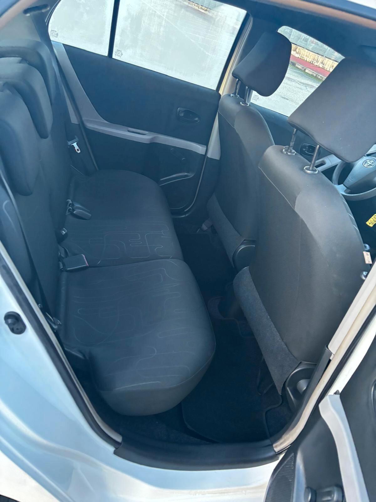 Toyota Yaris 1.0 5 porte Sol UNICO PROPRIETARIO TAGLIANDATA TOYOTA UNICO PROPRIETARIO