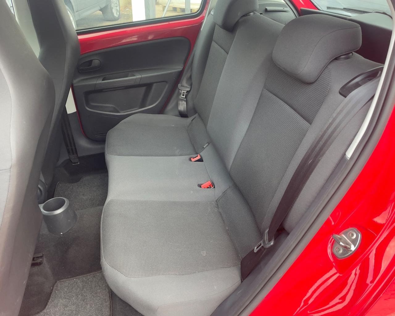 VOLKSWAGEN UP 1.0 5 2012