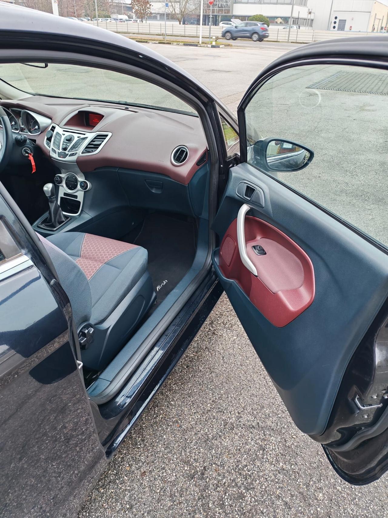 Ford Fiesta 1.2 82CV 3 porte Titanium