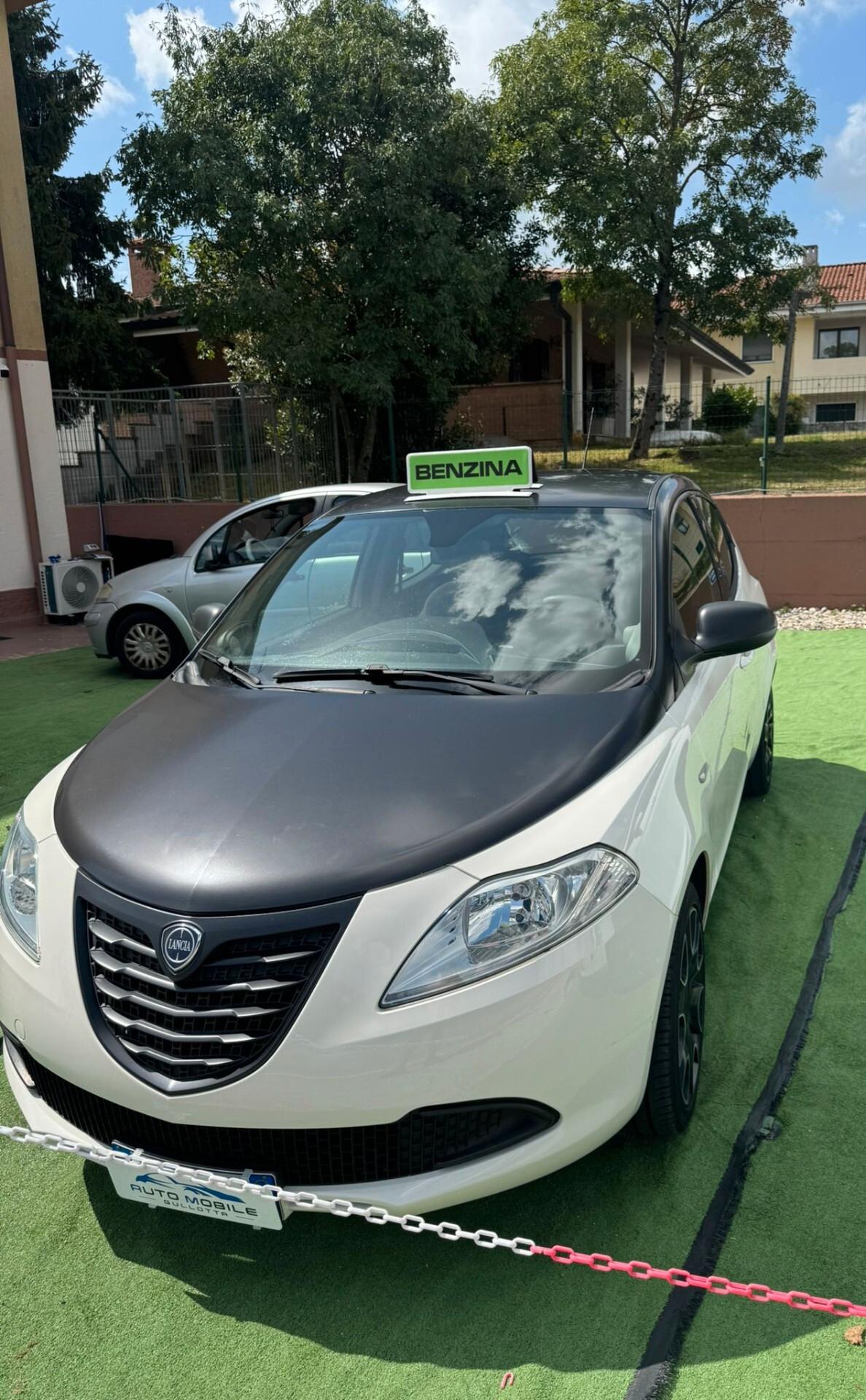 Lancia Ypsilon 1.2 69 CV 5 porte S Momodesign