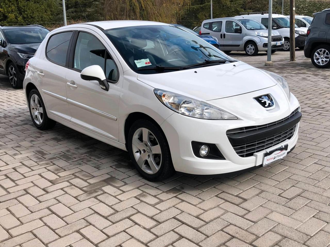 Peugeot 207 1.6 HDI 93 CV ANNO 2011 NAVI NEOPATENTATI