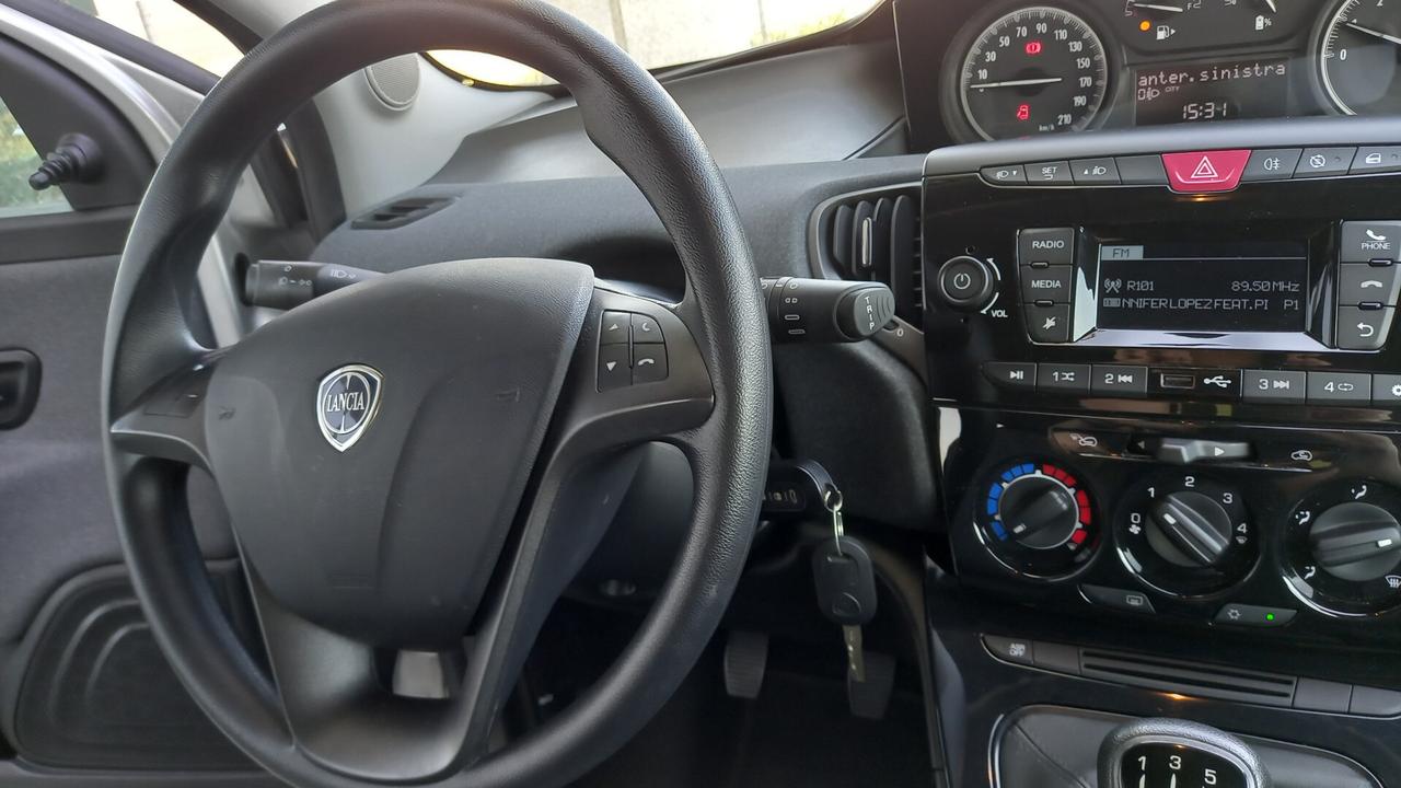 Lancia Ypsilon 1.0 FireFly 5 porte S&S Hybrid Silver