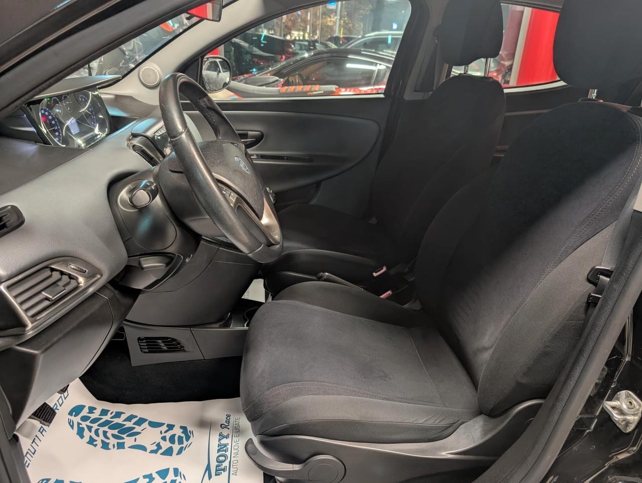 Lancia Ypsilon 0.9 TwinAir 85 CV 5 porte Metano