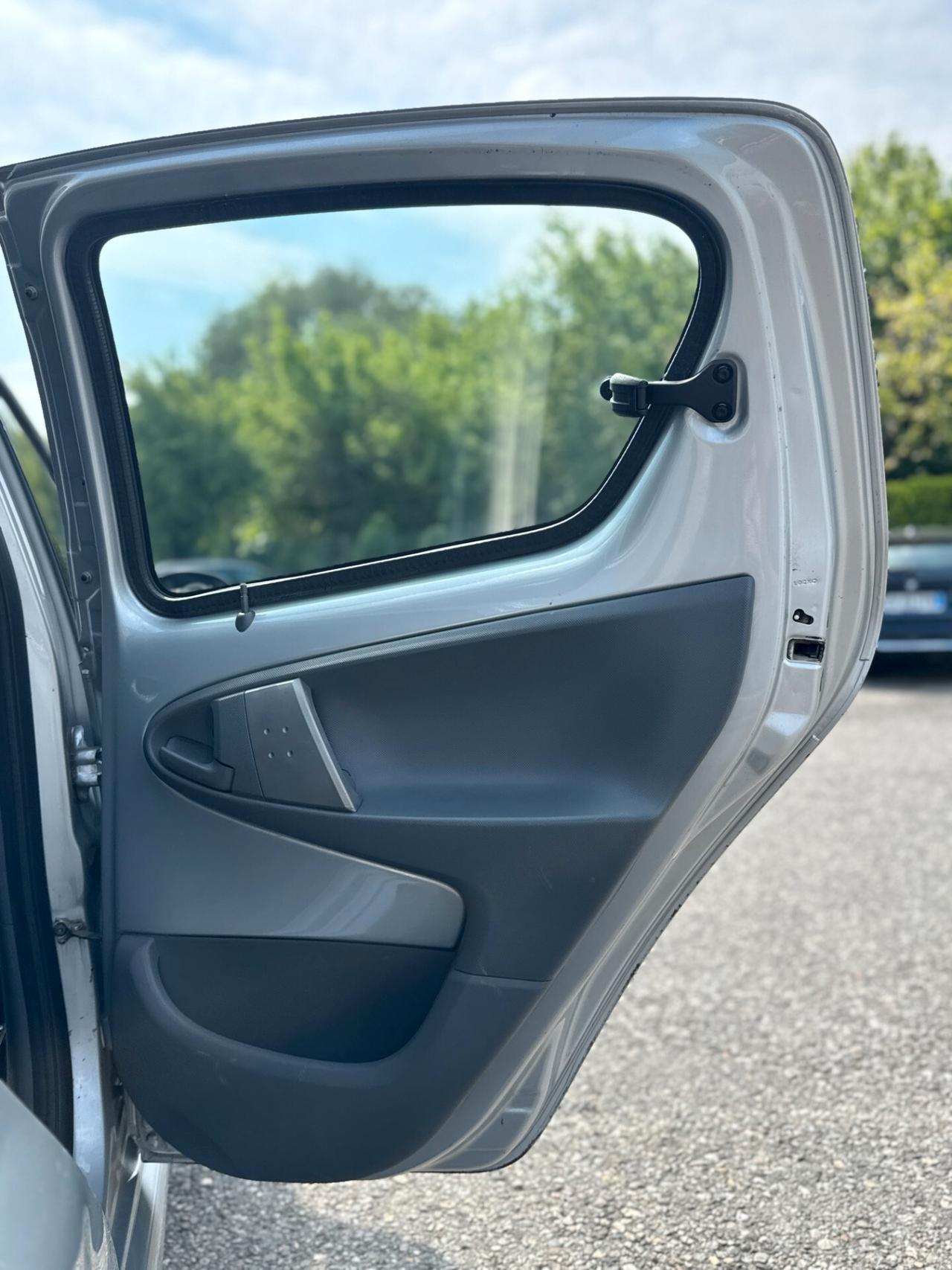 Toyota Aygo 1.0 50kW Benz 5p *SOLO 40.000 km UNICO*